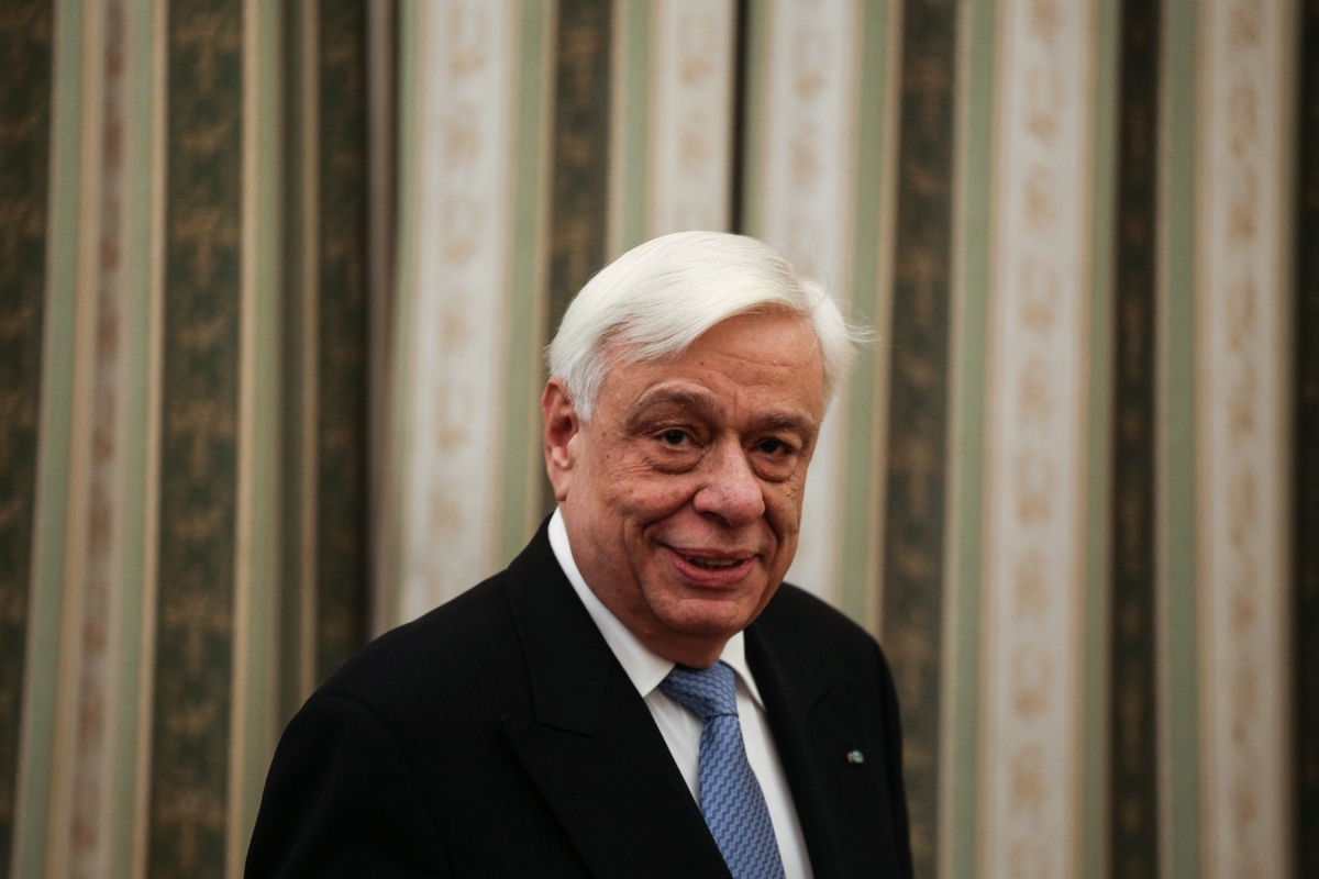 Η Ακαδημία Αθηνών βραβεύει τον Σπύρο Μουστακλή μετά από πρόταση του Προκόπη Παυλόπουλου