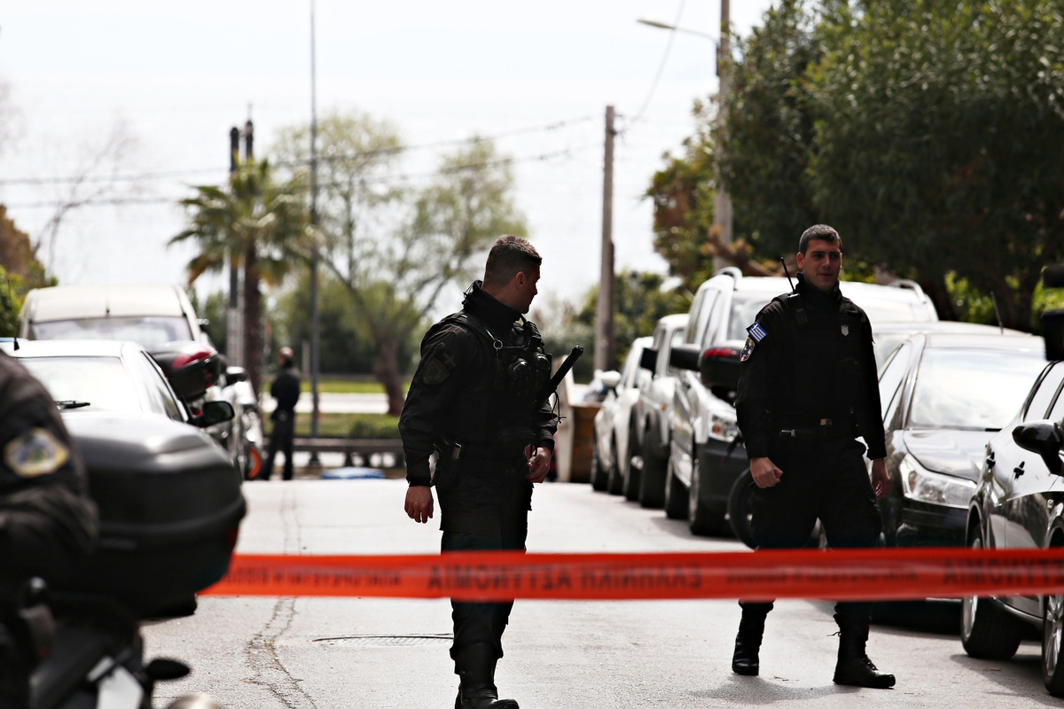 Έκρυβε σε σπίτι τα ναρκωτικά που πούλαγε στο κέντρο της Αθήνας – Η παρακολούθηση και η σύλληψη λίγο πριν την παραλία