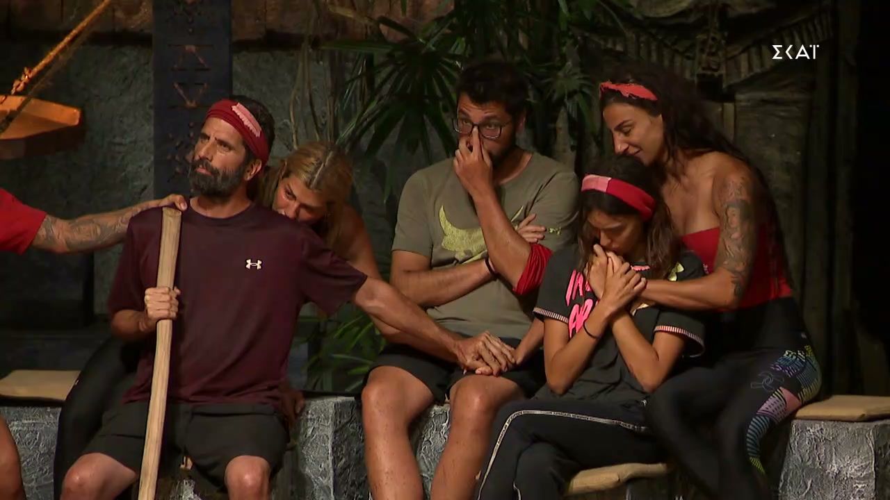Survivor: Απρόσμενη αποχώρηση δημοφιλούς παίκτη – Ξέσπασαν όλοι σε κλάματα (Βίντεο)