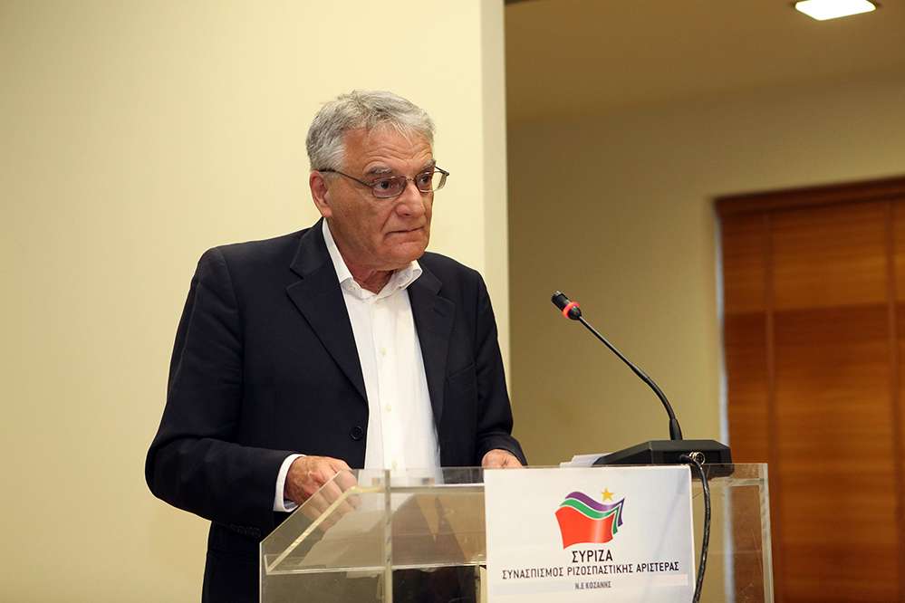 Ο γ.γ. του ΥΠΕΣ ζητά την κατάργηση της προσευχής γιατί είναι… χουντικό κατάλοιπο!