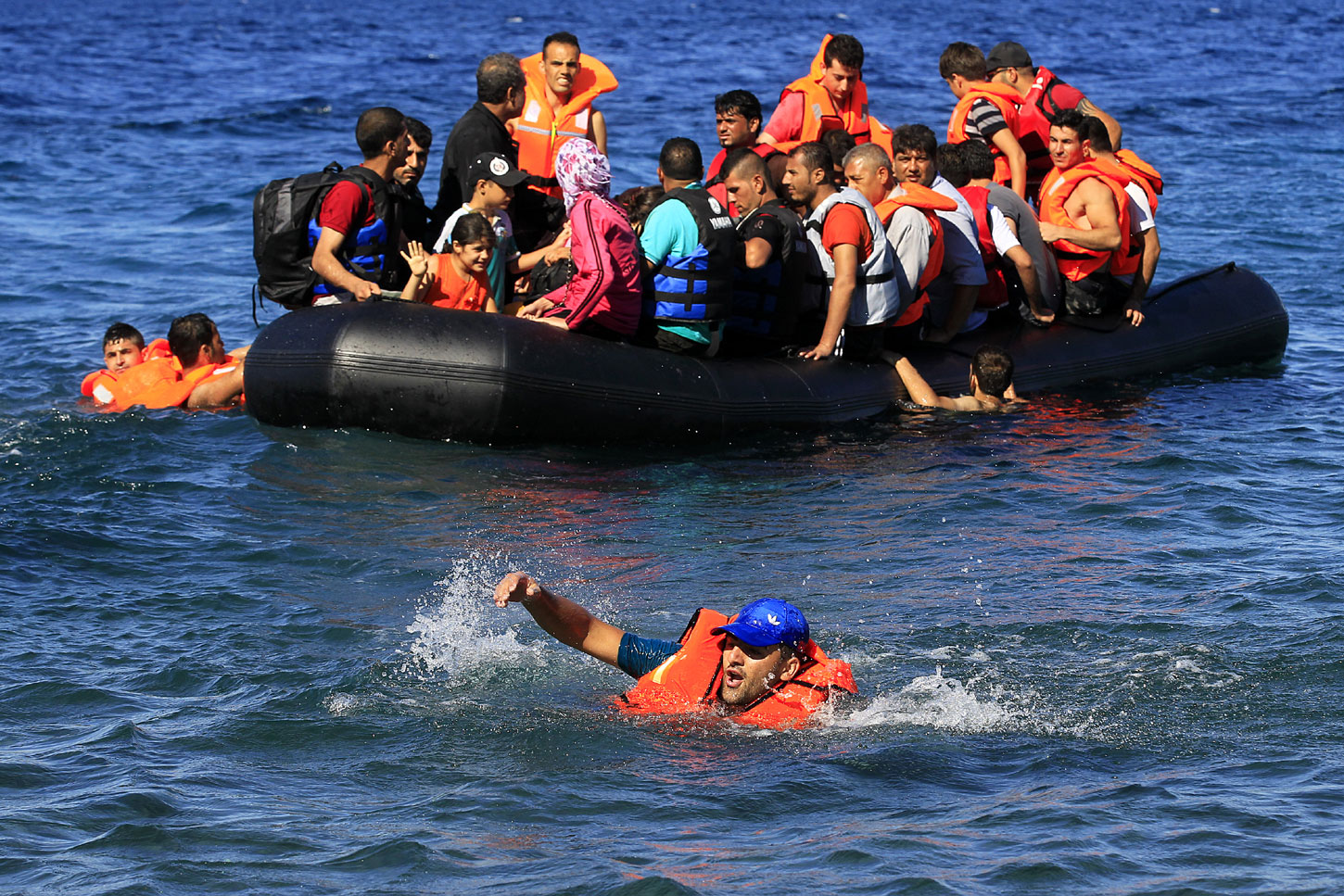Τέσσερις πρόσφυγες νεκροί από ανατροπή σκάφους στο στενό του Γιβραλτάρ