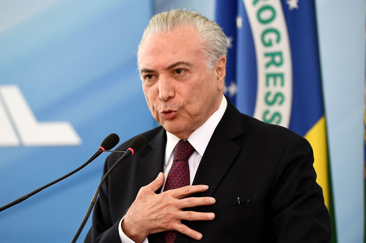 Βραζιλία: Πρώην πρόεδρος παραδέχεται ότι η Ρούσεφ καθαιρέθηκε με πραξικόπημα