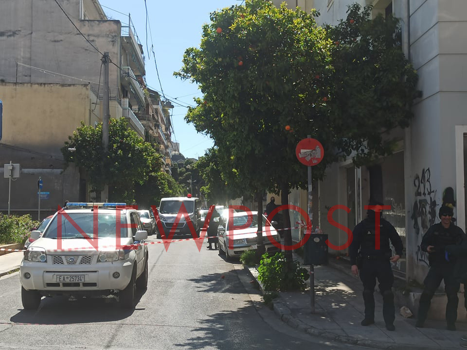 Βαρύ οπλισμό και τούνελ αποκάλυψαν οι επιχειρήσεις της Αντιτρομοκρατικής σε Σεπόλια και Εξάρχεια