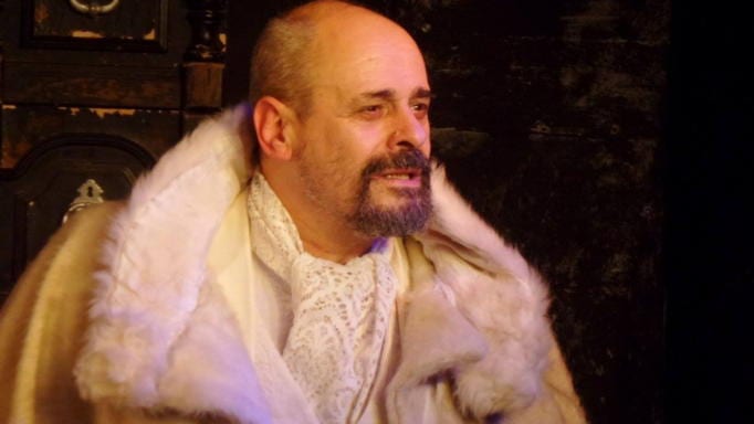 Ο Ζαχαρίας Ρόχας σοκάρει: «Εκδότρια μου ζήτησε να στήσουμε αυτοκτονία για να γίνω εξώφυλλο»
