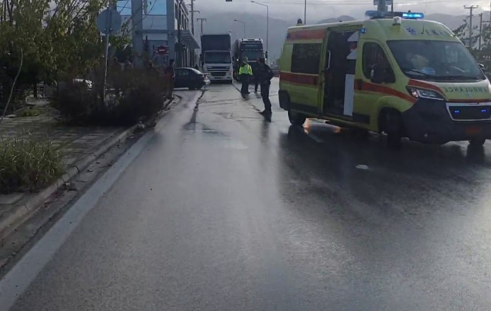 Σύγκρουση λεωφορείου με μοτοσικλέτα στο Σχιστό – Δύο τραυματίες