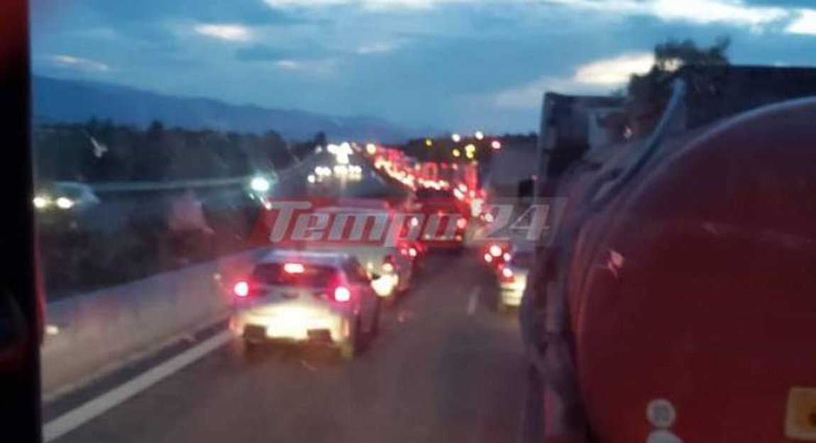 Κυκλοφοριακό χάος στην Κορίνθου – Πατρών λόγω της καταστροφής στην Κινέτα: Εγκλωβισμένοι οι οδηγοί