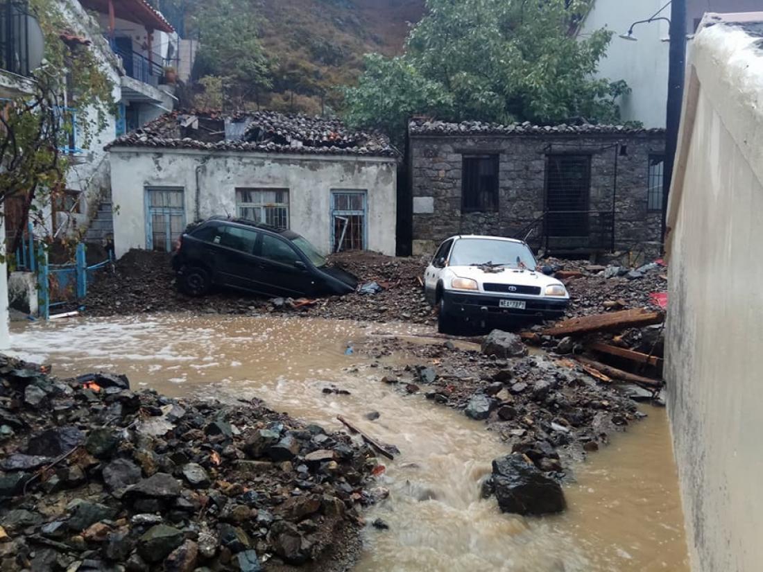 Σαμοθράκη: Πάνω σε… ρέμα χτισμένο το Δημαρχείο που θάφτηκε κάτω από τόνους λάσπης