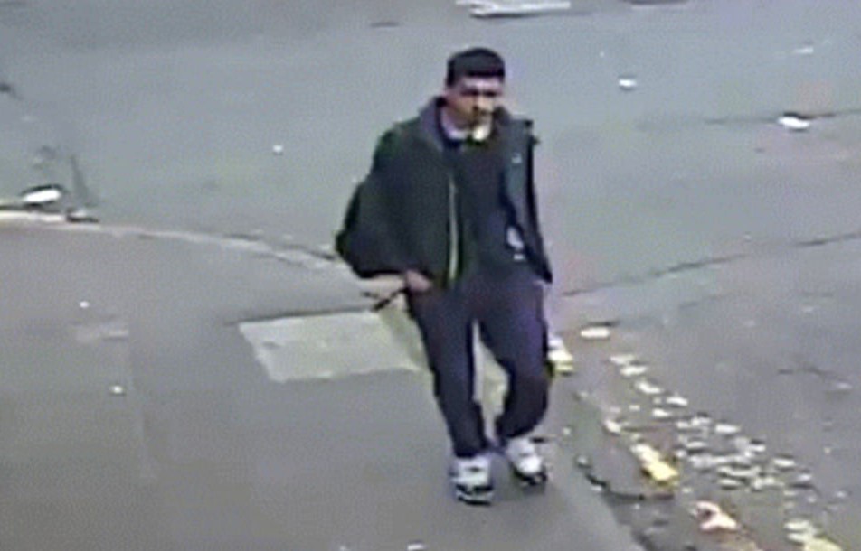 Νέες φωτογραφίες-ντοκουμέντο: Ο βομβιστής του Μάντσεστερ κάνει βόλτες πριν σκορπίσει το θάνατο