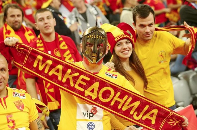 Με όμορφες αλλά και… γραφικές παρουσίες πλημμύρισε ο αγώνας Χαντμπολ ΠΓΔΜ-Σλοβενία