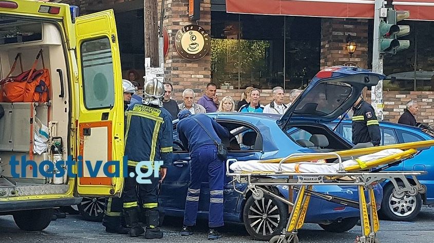 Τρεις τραυματίες σε σύγκρουση λεωφορείου με ΙΧ στη Θεσσαλονίκη