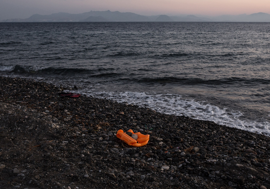 Μακραίνει ο κατάλογος των νεκρών προσφύγων στο ναυάγιο της Ισπανίας