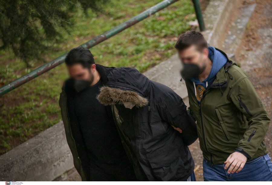 Δολοφονία Άλκη: Στα δικαστήρια για να απολογηθεί ο 20χρονος Αλβανός (Βίντεο)