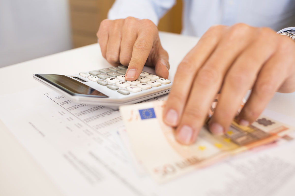 Τον Δεκέμβριο η μείωση των ασφαλιστικών εισφορών κατά πέντε μονάδες
