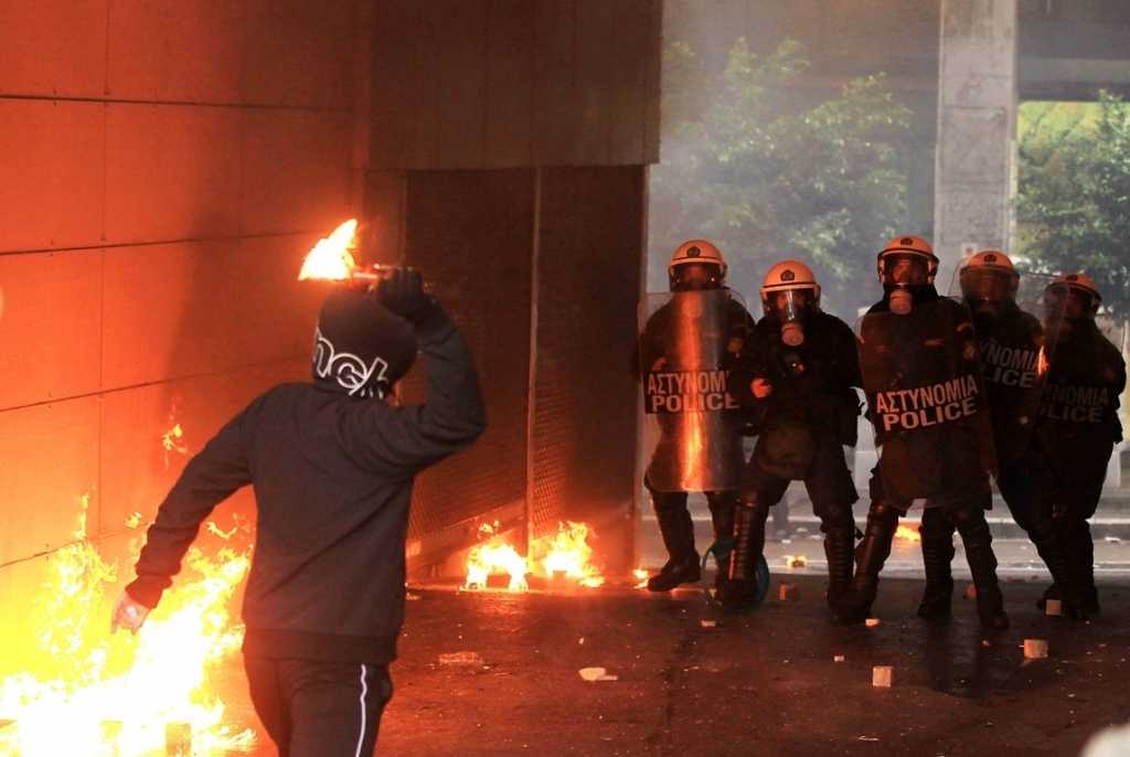 Ομόνοια: Επεισόδια ανάμεσα σε δυνάμεις της ΕΛ.ΑΣ και αναρχικούς