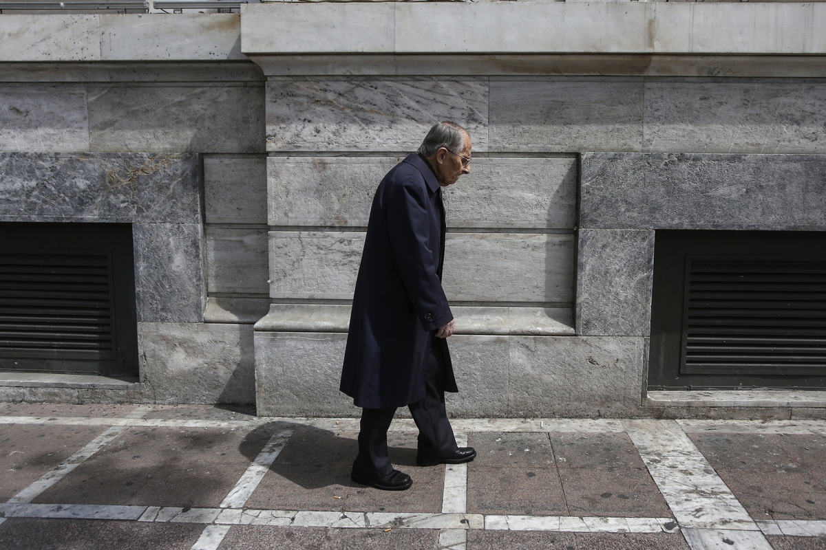 Συντάξεις χηρείας: Νέες περικοπές – Γιατί μειώνονται 50% – Οι συνταξιούχοι θα επιστρέψουν και αναδρομικά ποσά