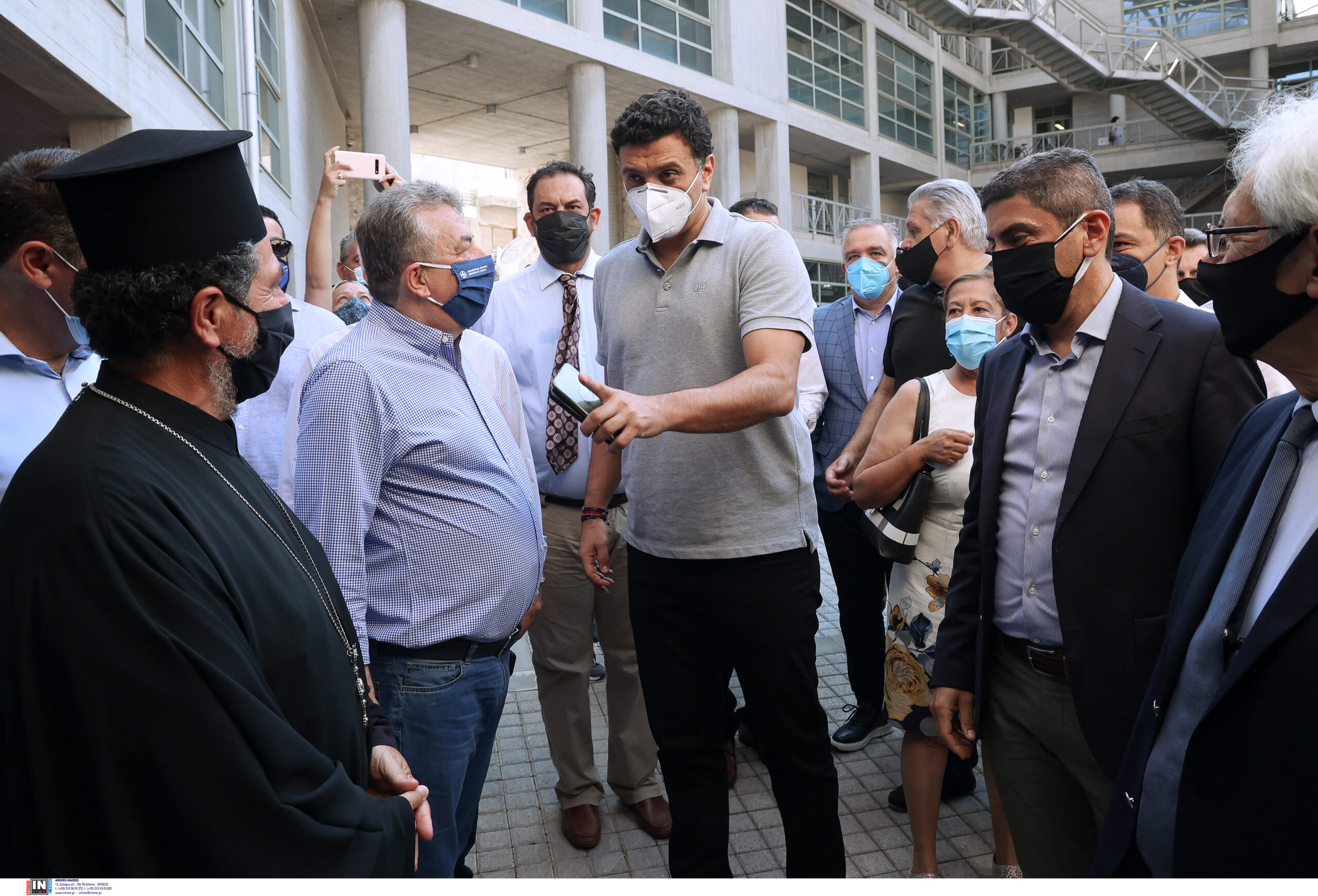 Ερχονται εμβολιασμοί νέων σε πλατείες και… πλαζ – Από 6 Ιουλίου οι κατ’ οίκον – Τι ανακοίνωσαν από την Κρήτη Κικίλιας και Θεμιστοκλέους