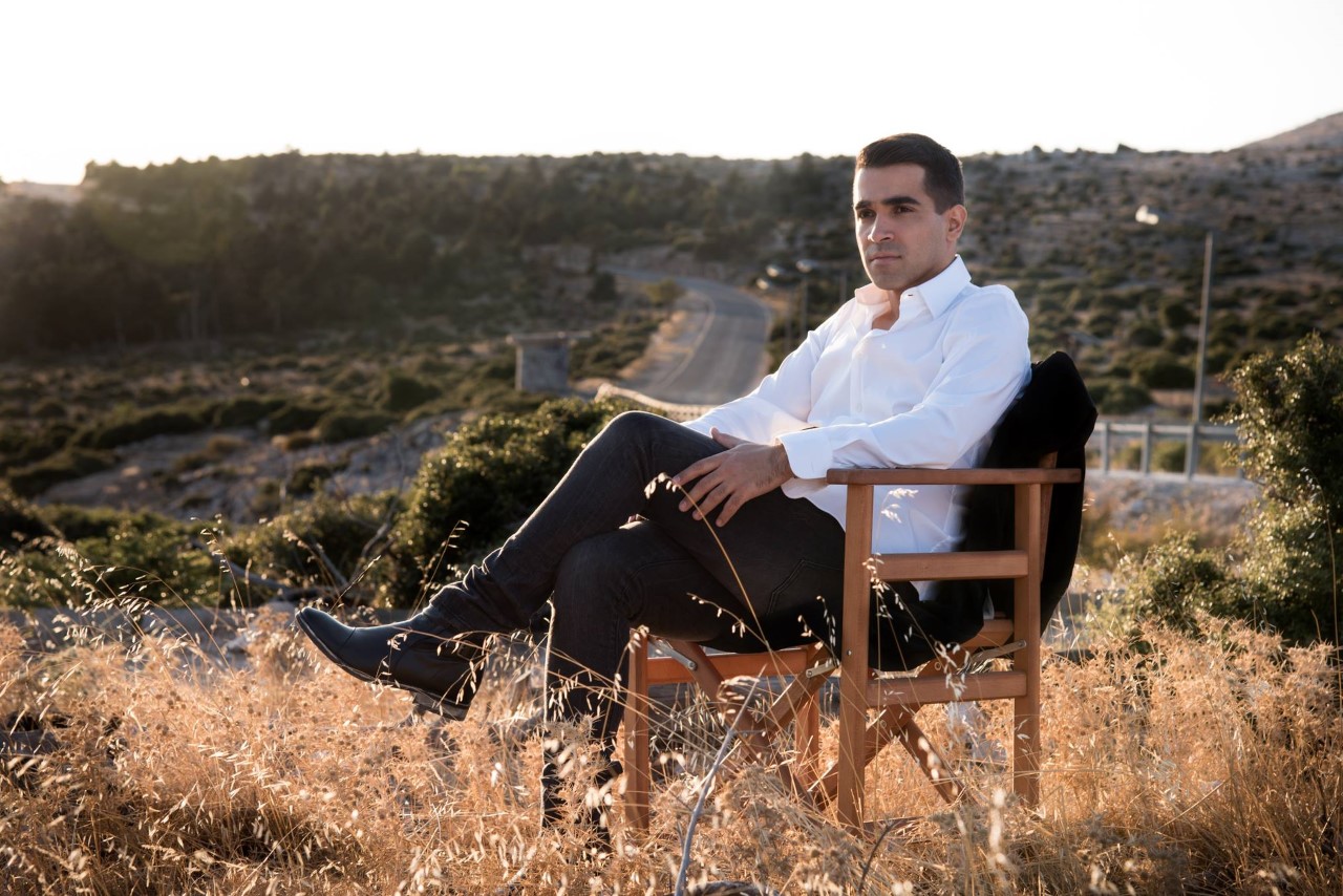 Βασίλης Δήμας: «Ρισκάρει» με το νέο του τραγούδι και αποκαλύπτει άγνωστες πτυχές της ζωής του!
