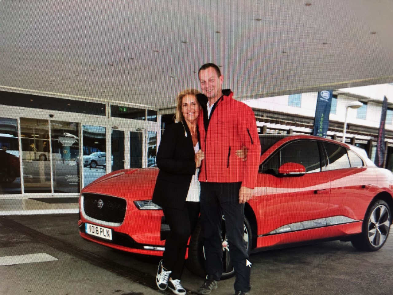 Η Μπίλη Τζώρτζη με τον global instructor της Jaguar και Land Rover