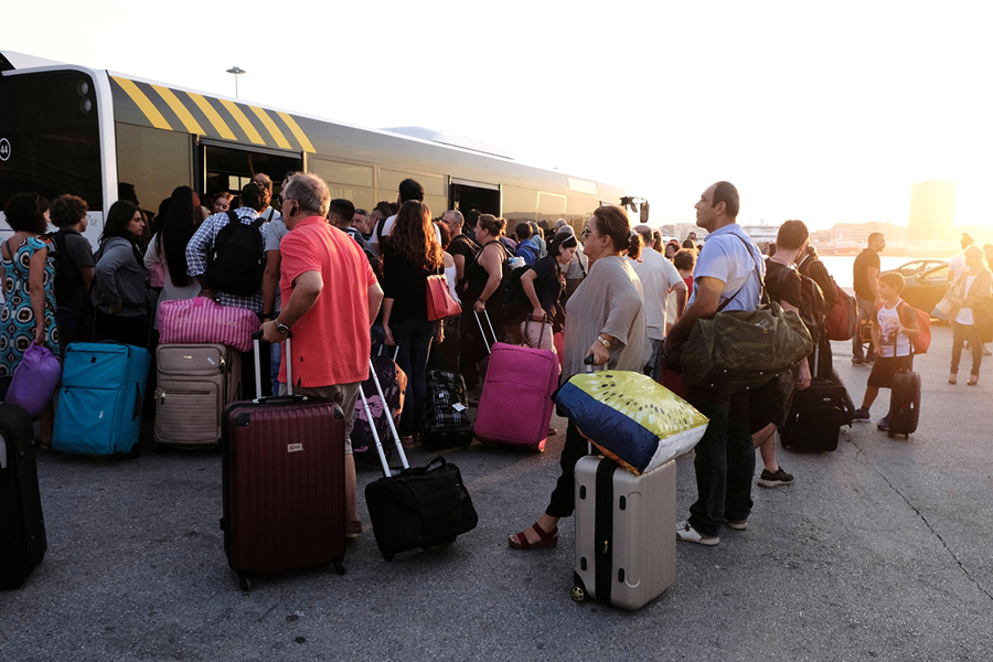 Στα 28,5 εκατ. οι τουρίστες που ήρθαν φέτος στην Ελλάδα – Αυξήθηκαν και οι ταξιδιωτικές εισπράξεις