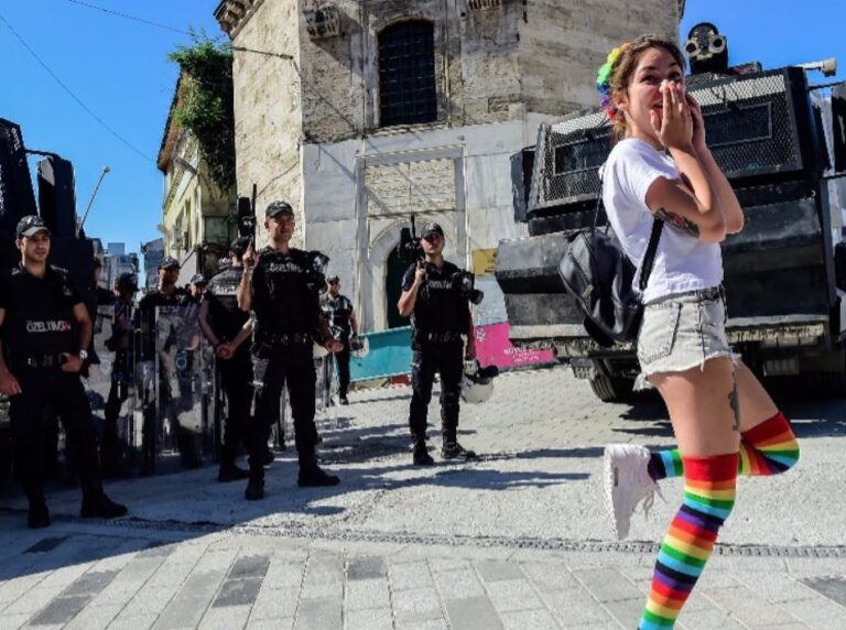 Gay Pride στην Κωνσταντινούπολη παρά την απαγόρευση των αρχών