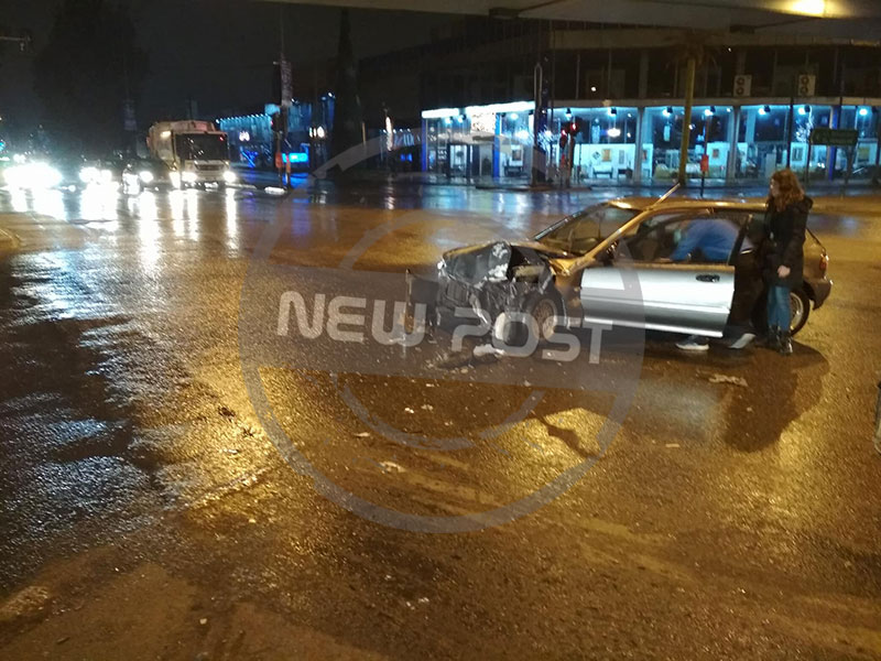 Σφοδρή σύγκρουση οχημάτων στην Ιερά Οδό – Από θαύμα δεν υπήρξαν νεκροί