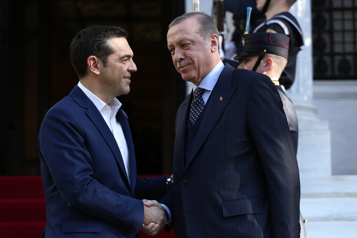 Ο Αλ. Τσίπρας έβγαλε το… πτυχίο του στον Τ. Ερντογάν