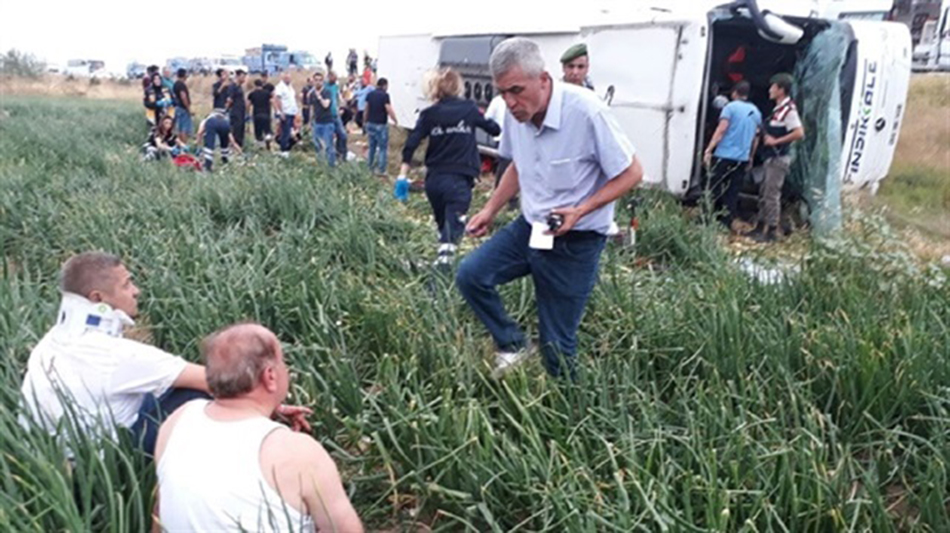 Τουλάχιστον 6 νεκροί και 36 τραυματίες από την ανατροπή λεωφορείου στην Τουρκία