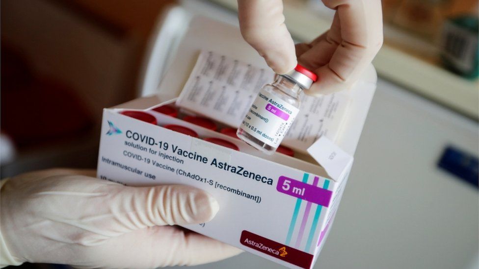 Κορωνοϊός: Μύλος με το εμβόλιο της AstraZeneca – Τι λένε ειδικοί, τι συστήνει η επιτροπή εμβολιασμών