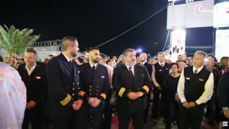 Εκπληκτικές εικόνες στο λιμάνι της Χίου – Ο συγκινητικός χαιρετισμός του πλοίου «Αριάδνη»