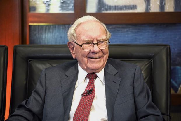 Forbes: Η περιουσία του Γουόρεν Μπάφετ ξεπέρασε για πρώτη φορά τα 100 δισ. δολάρια
