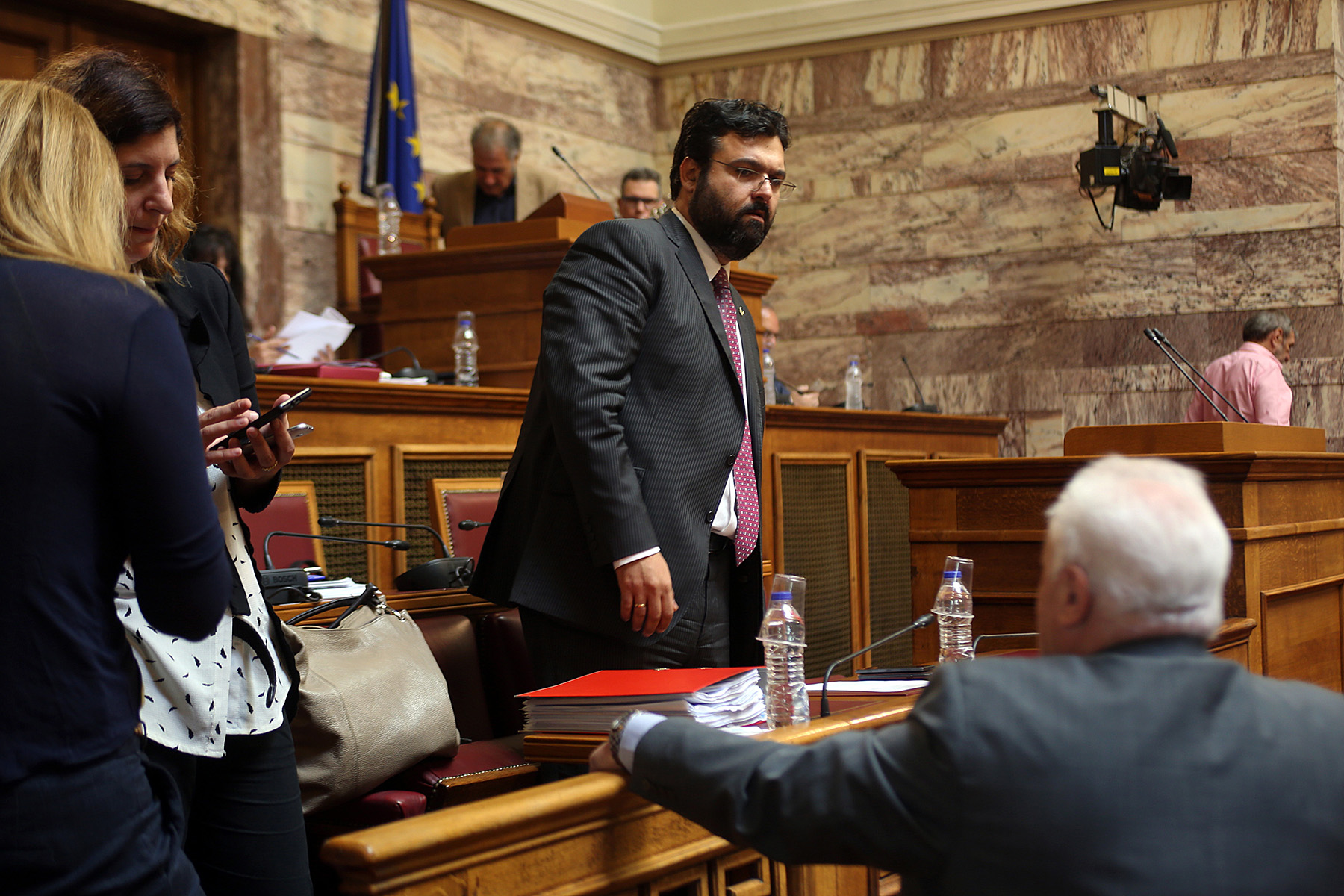 Επίθεση βουλευτών κατά Ολυμπιακού, ΑΕΚ και κυβέρνησης – Βασιλειάδης: Εμετικές και άθλιες αναφορές