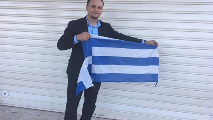 Συνελήφθη ο Αλβανός εξτρεμιστής που έκαιγε ελληνικές σημαίες