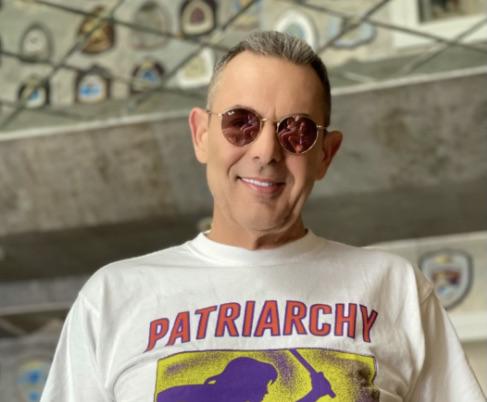 Π. Καμμένος: Παίζει με τον σκύλο του και «κοροϊδεύει» τον Γιώργο Παπανδρέου