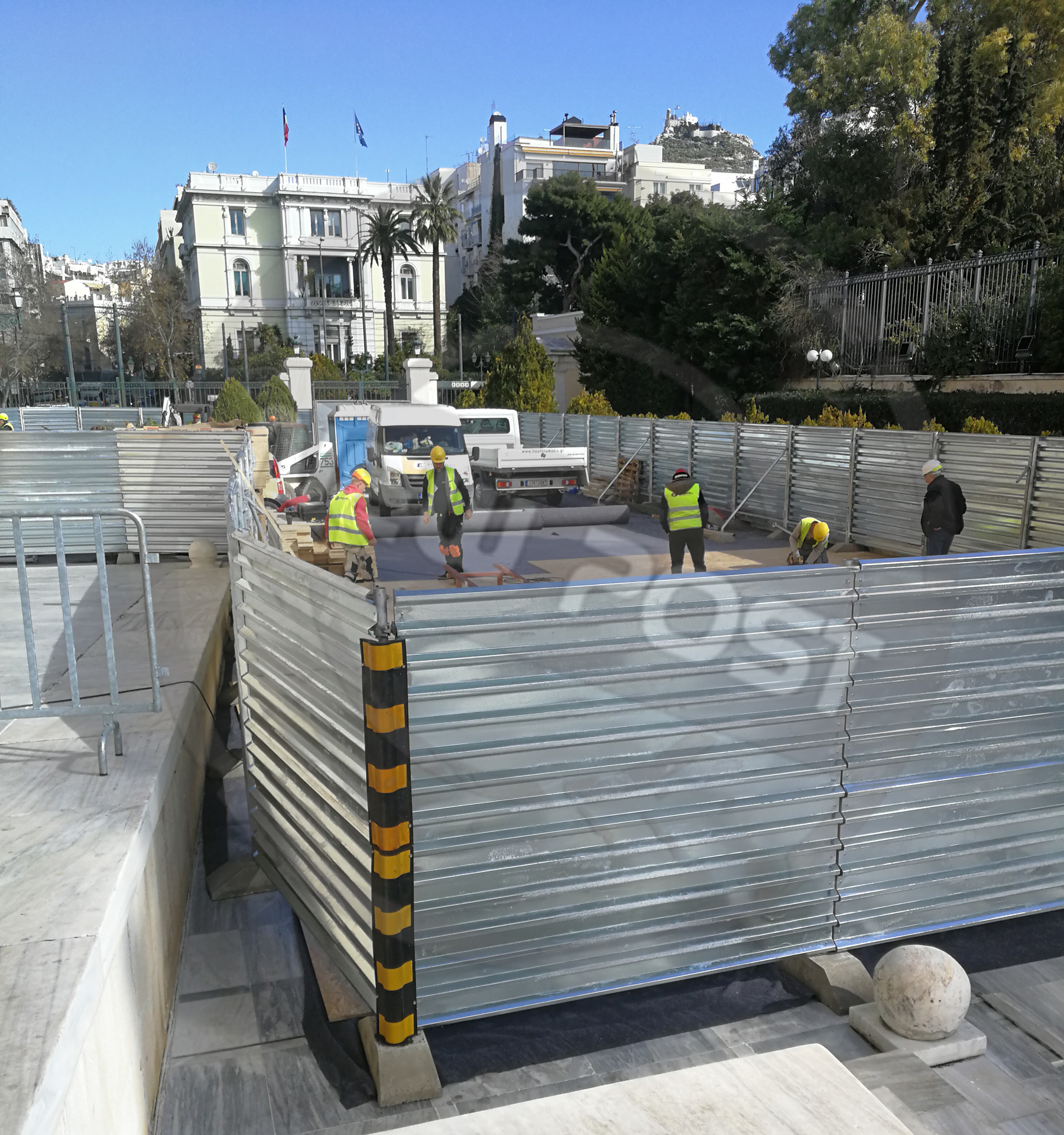 Εργασίες αποκατάστασης του σκέπαστρου στη Βουλή