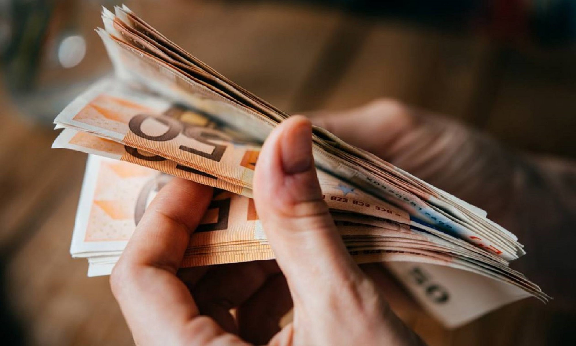 «Επείγον» επίδομα 1.000 ευρώ: Πώς θα το εισπράξετε