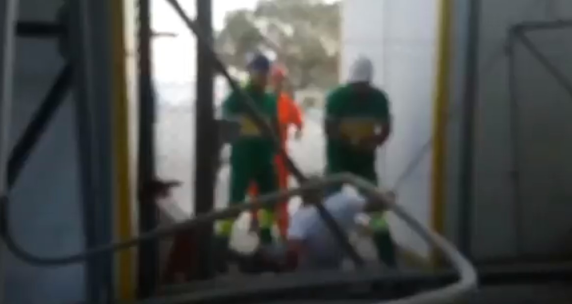 Ένταση και επεισόδια μεταξύ πολιτών και εργαζομένων στην ΑΓΕΤ Βόλου (βίντεο)