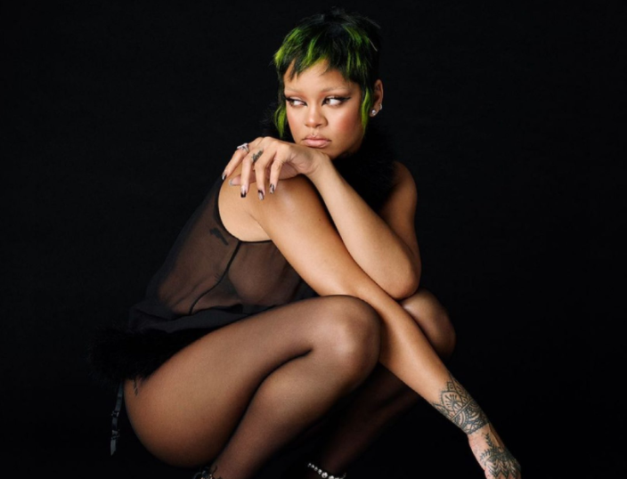 Η Rihanna επιμελήθηκε το στυλ και φωτογραφήθηκε μόνη της για το εξώφυλλο του Vogue Italia