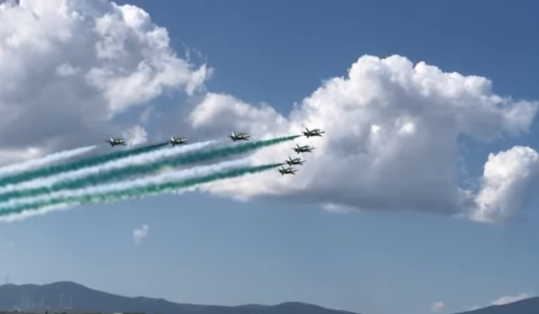 Μαχητικά αεροσκάφη πετούν πάνω από την Αθήνα – Γιατί δεν έλαβαν ειδοποίηση οι κάτοικοι (βίντεο)