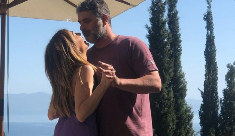 H ευχή του Βασίλη Μπισμπίκη στη Δέσποινα Βανδή για την ονομαστική της γιορτή