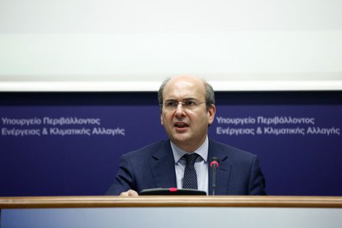 Χατζηδάκης: Δεν θα κοπεί το ρεύμα στους φτωχούς πολίτες