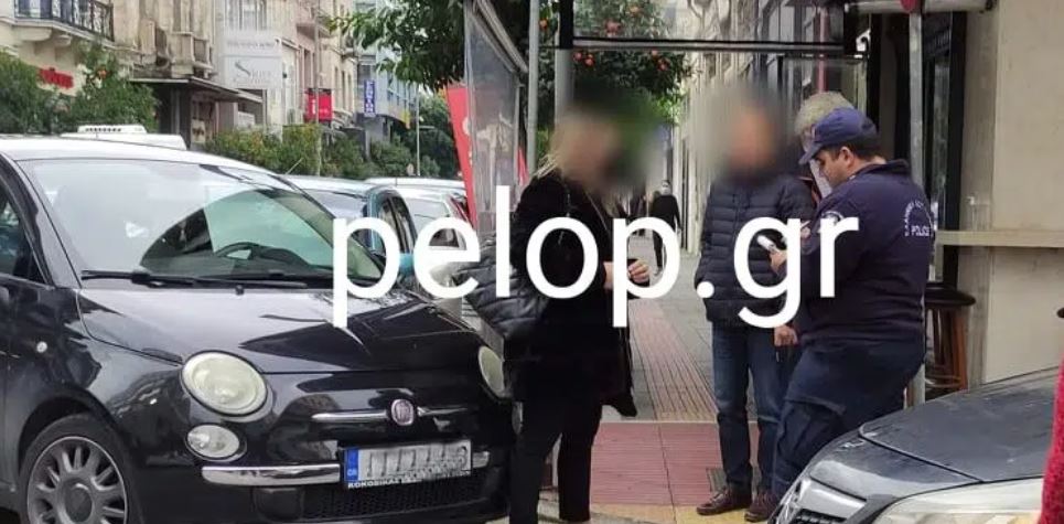 Πάτρα: Αστυνομικός μοίραζε κλήσεις χωρίς μάσκα