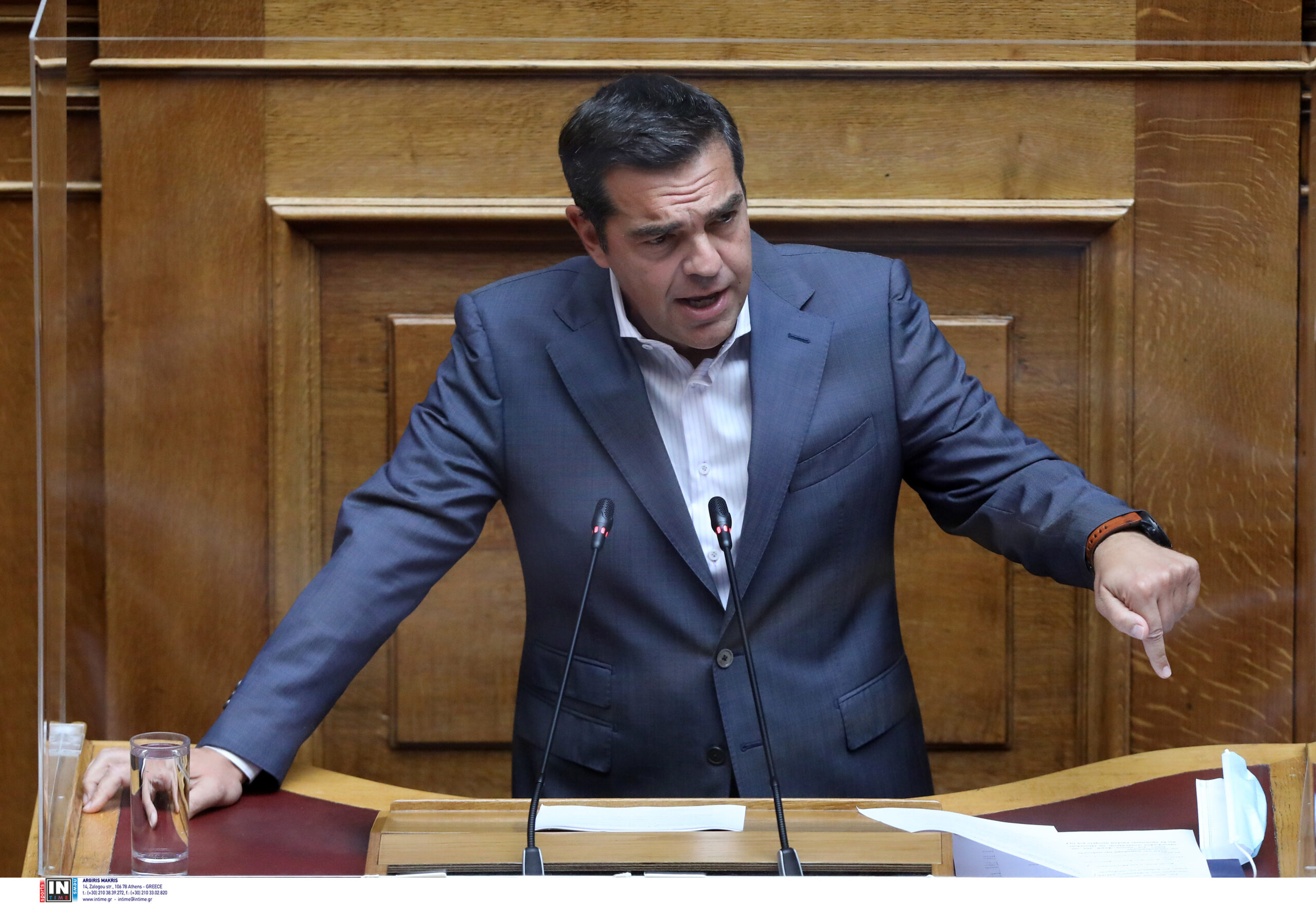 Τσίπρας στη Βουλή – Σφοδρή επίθεση σε Κεραμέως: «Ηρώδης» σφαγιάζει 20.000 μαθητές – «Ντιλάρετε με τους ιδιοκτήτες κολεγίων»