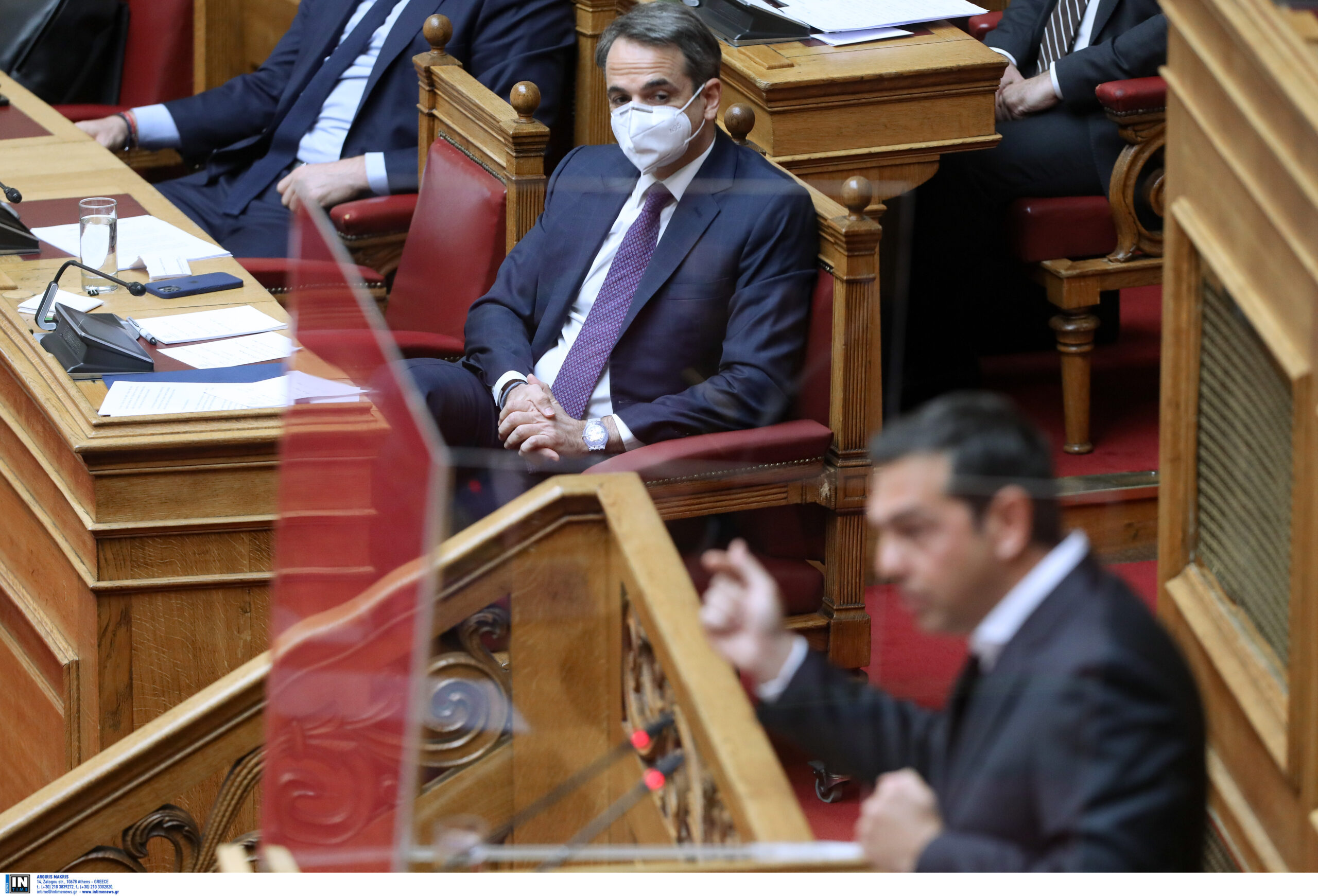 Την αναστολή των αλλαγών στις εξετάσεις για τα ΑΕΙ ζητά ξανά ο Αλέξης Τσίπρας – Ερώτηση σε Μητσοτάκη