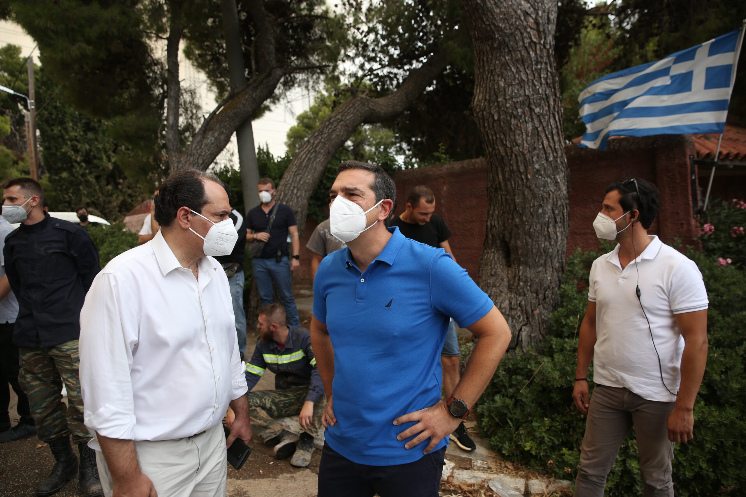 Φωτιές – Αυτοψία Τσίπρα στο Κρυονέρι – «Ολόψυχα κουράγιο στους πολίτες»