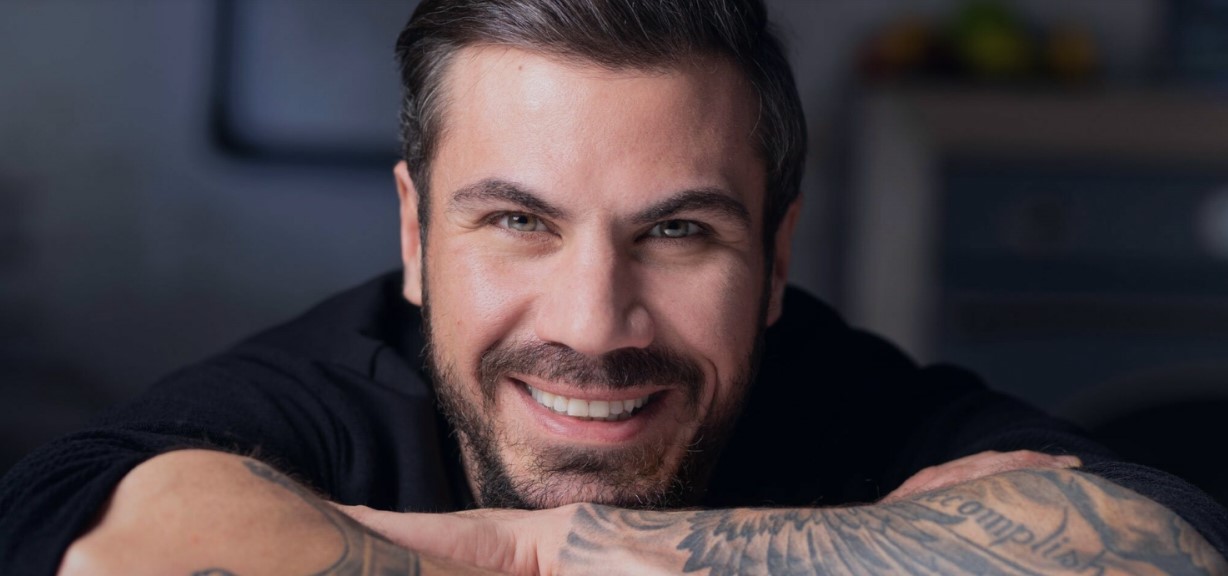 Άκης Πετρετζίκης