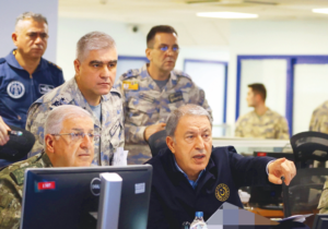 Απειλές ότι το «Γαμψό Ξίφος» θα στραφεί και κατά της Ελλάδας - Ένοχη σιωπή ΗΠΑ και Μόσχας - Σε διαρκή ετοιμότητα η Αθήνα 3 Χουλουσί Ακάρ