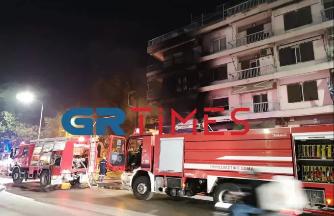 Φωτιά σε κατάστημα με χαλιά στη Θεσσαλονίκη