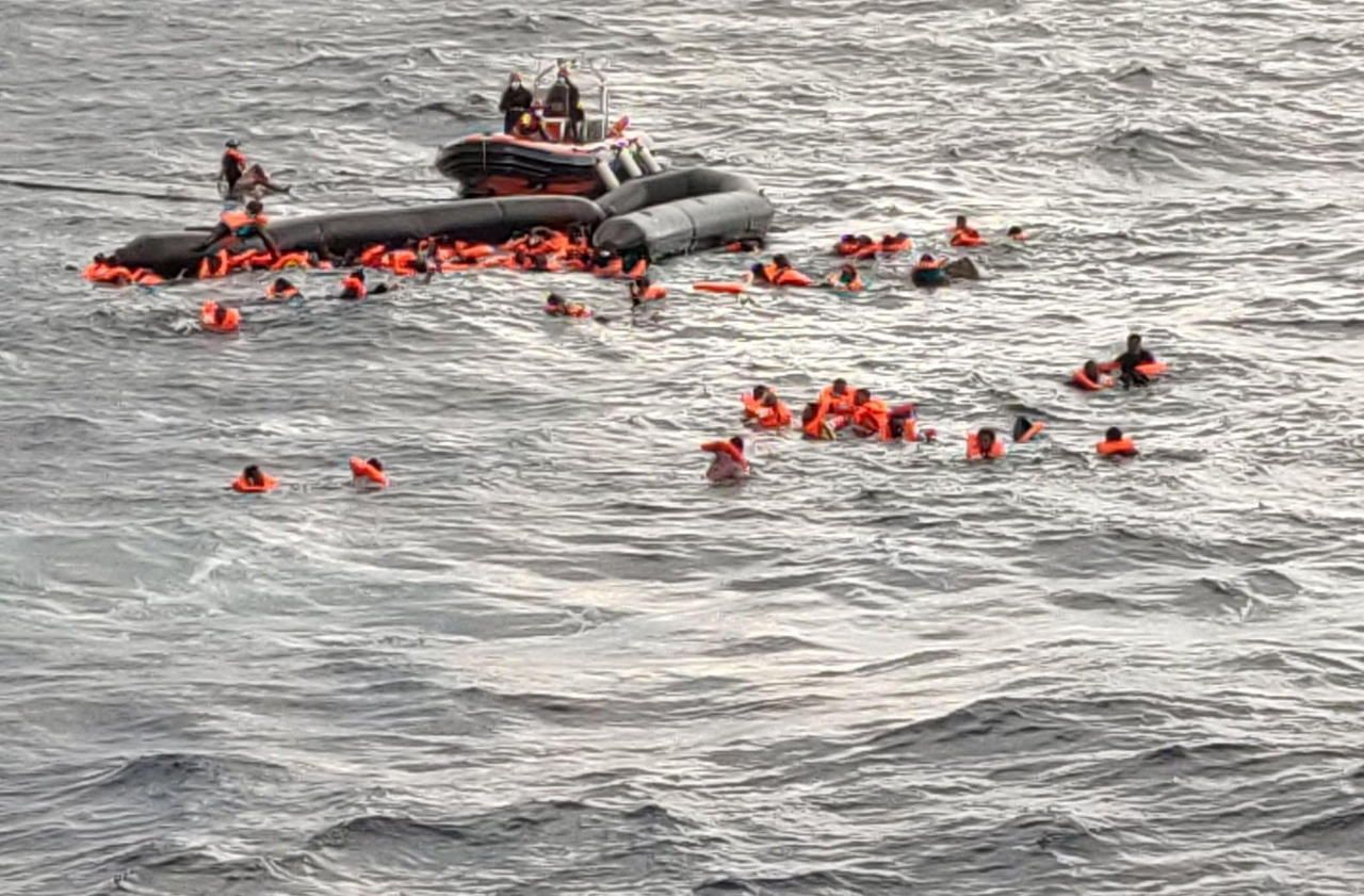 Ναυάγιο στη Γαύδο: Πέντε οι νεκροί πρόσφυγες – Αδιευκρίνιστος ο αριθμός των αγνοουμένων λέει το Λιμενικό