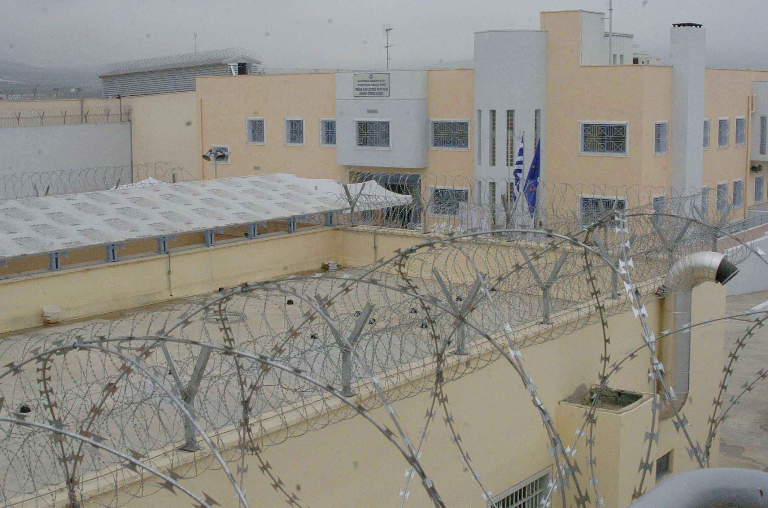 Χαϊδάρι: Ανάληψη ευθύνης για τη ρίψη χειροβομβίδας σε αμάξι σωφρονιστικού