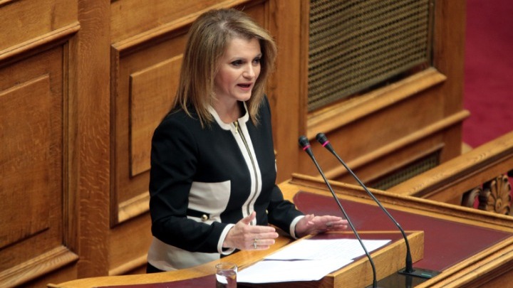 Ορκίστηκε βουλευτής η Ελένη Μακρή – Θεοδώρου στη θέση του Θέμη Χειμάρα